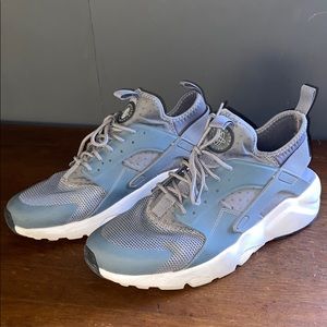 Nike huaraches - gray